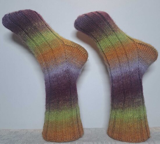 Adītas vilnas zeķes, roku darbs.