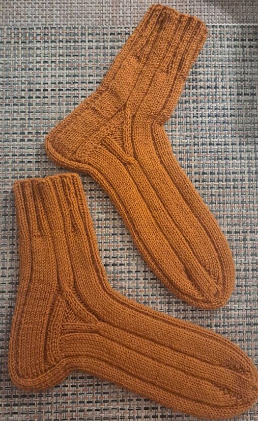 Adītas vilnas zeķes ar ērtu papēža daļu, roku darbs.